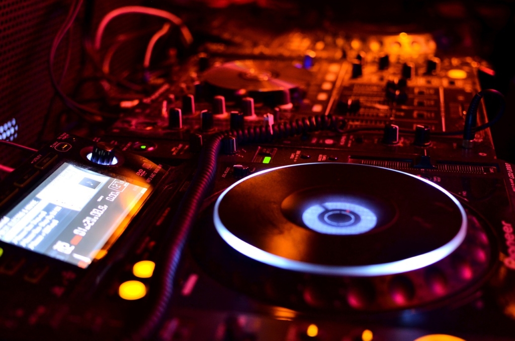 How to Throw a Party on a Budget